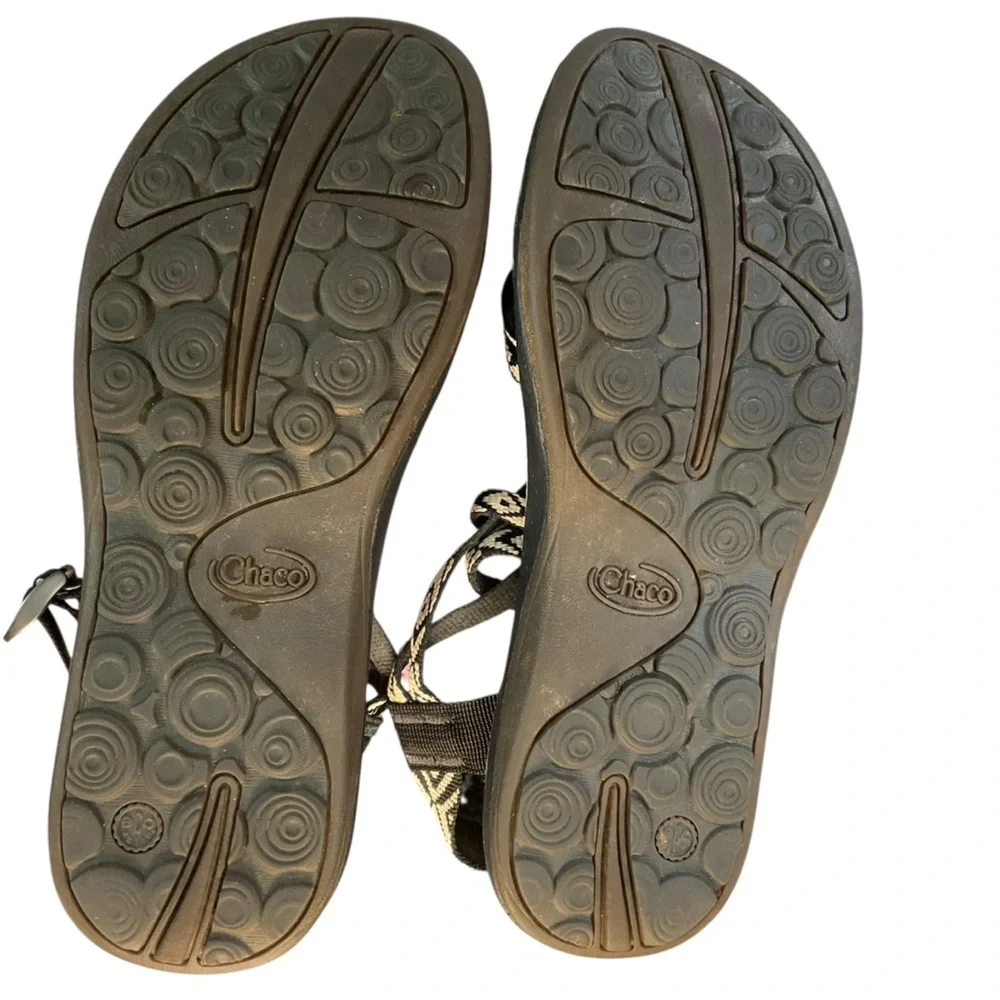 Chaco Diana Beveled white‎ and black double strap sandals with buckle. Size 8